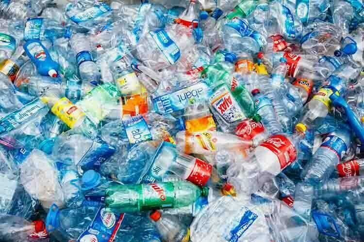 Reciclagem de garrafas plásticas