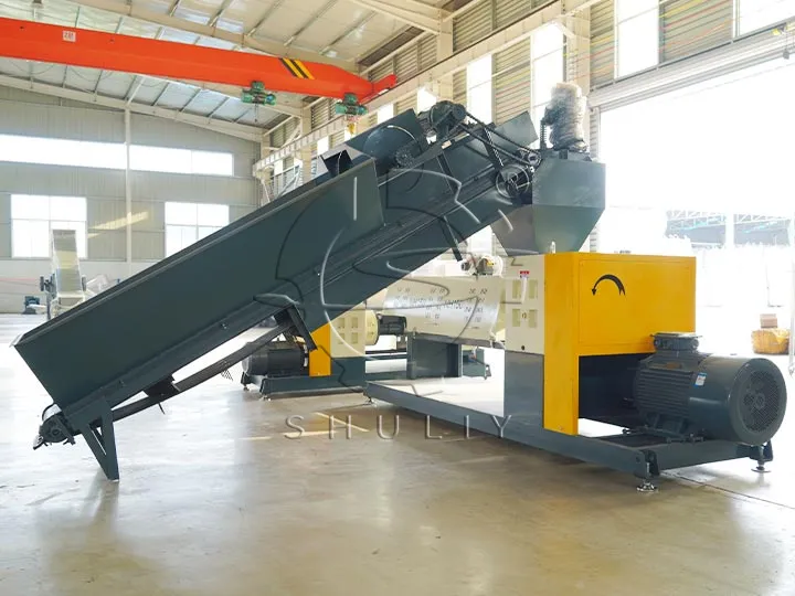 Pelletizing machine for plastic recycling